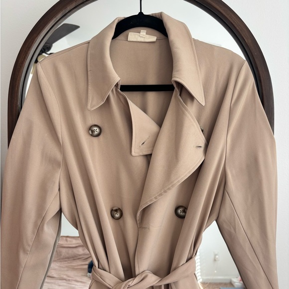 Elegant Beige Trench Coat - Picture 2 of 3